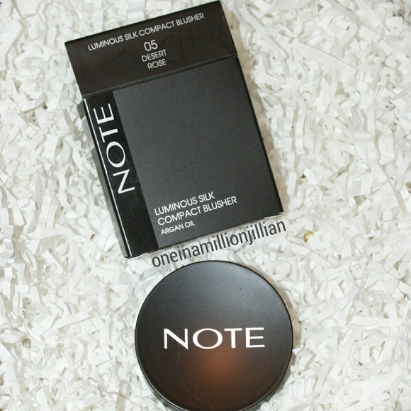 Note Cosmetics Luminous Silk Blush Compact + Brush - Picture 2 of 7